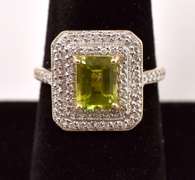 Beautiful Peridot and Diamond Ring in 14K Yellow Gold