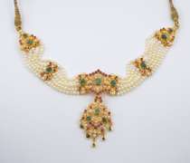 Special 22k Necklace with Emeralds and Pearls