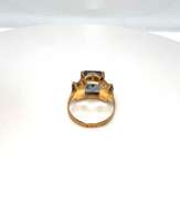 Elegant 18kt Yellow Gold Topaz Ring