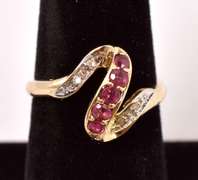 Stunning Ruby and Diamond Ring in Yellow Gold