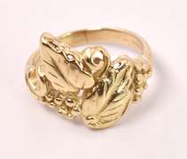 Lovely Leaf Design Ring in Yellow Gold