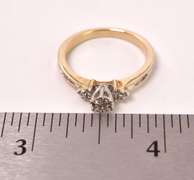 Stunning Ladies Diamond Ring in Yellow Gold