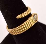 Stunning Snake Ring in 18K Yellow Gold