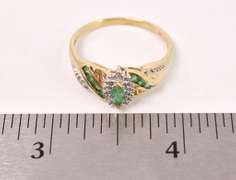 Elegant Emerald and Diamond Ring in Yellow Gold