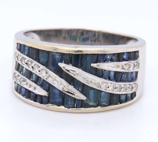 14KT WHITE GOLD BLUE SAPPHIRE & DIAMOND RING.