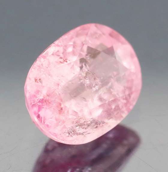 Superb 2.59ct untreated bubblegum pink Morganite