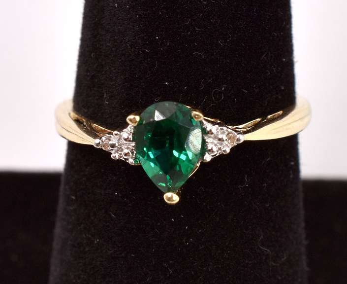 Gorgeous Green Crystal and Diamond Ring in Yellow Gold