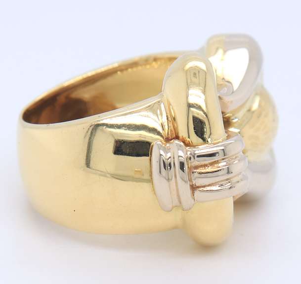 LADIES SOLID GOLD 18 KT RING.