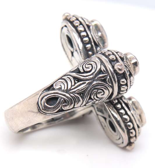 LADIES ELEGANZA RING AND MATCHING EARRINGS.
