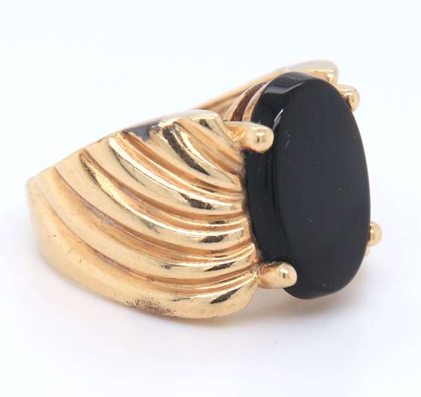 LADIES 10K GOLD AND ONYX RING