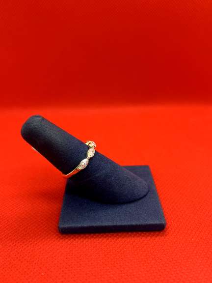 DELICATE 14K YELLOW GOLD RING WITH 4 MARQUISE DIAMONDS