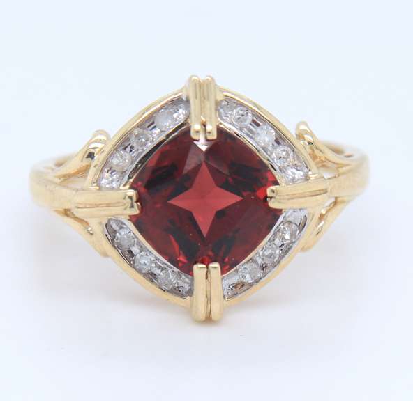 Attractive Yellow Gold Ruby and Diamond Cocktail Ring