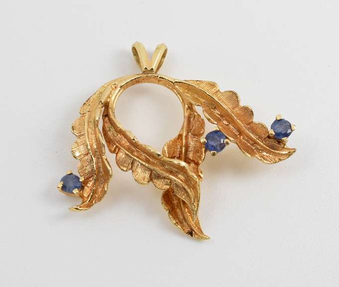 Artistic Pendant with sapphires