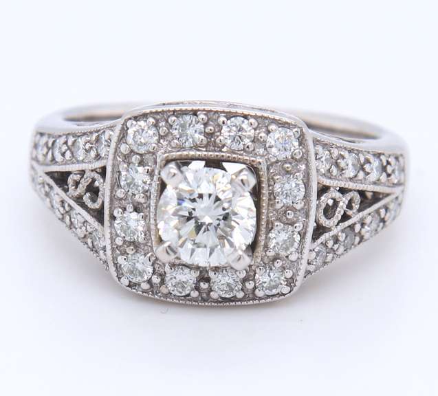 LADIES 14K WHITE GOLD DIAMOND ENGAGEMENT RING