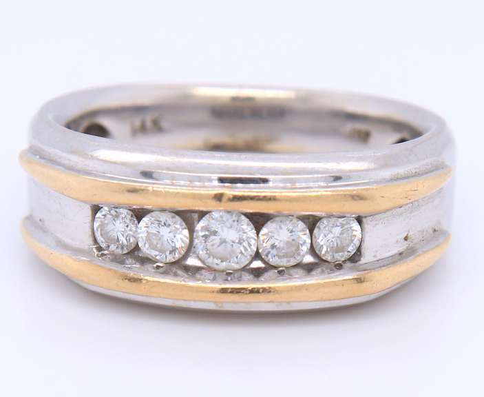 MEN'S 14K WHITE GOLD  DIAMOND BAND / RING