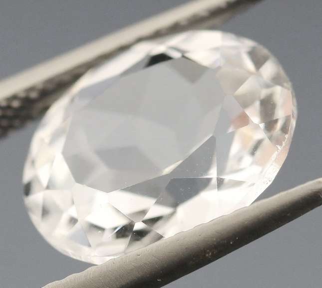 Stunning 5.51ct UNTREATED diamond white Topaz