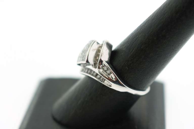 ladies 14k white gold diamond ring