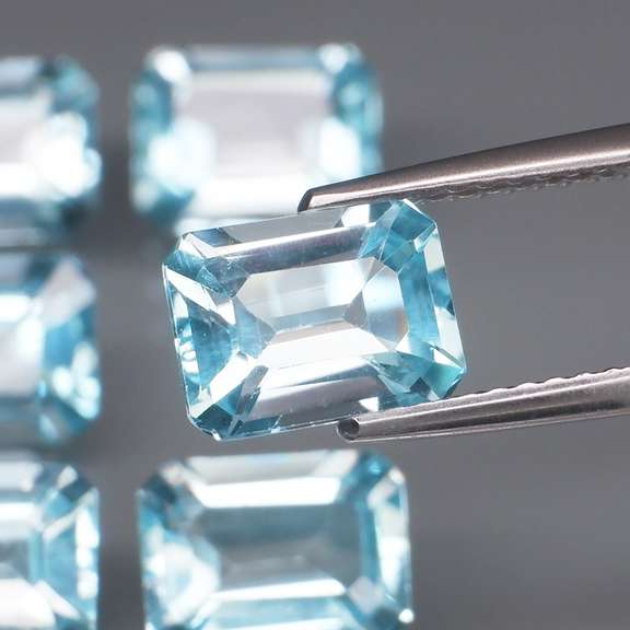 Simply ravishing 10.98ct baby blue Topaz set