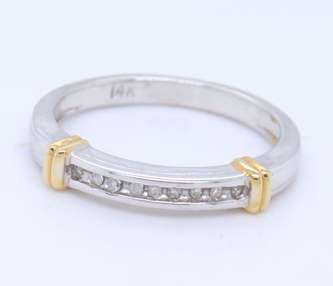 Elegant Engagement Ring Set with Princess and Round Diamonds in 14K Gold