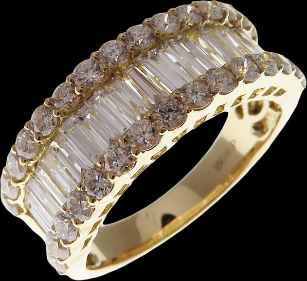 Luxurious 18kt Yellow Gold Diamond Band