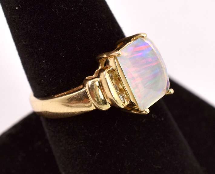 Lovely Opal and Diamond Ring in 14K Yellow Gold