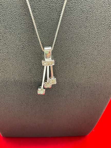 14K WHITE GOLD BOX LINK WITH DIAMOND PENDANT