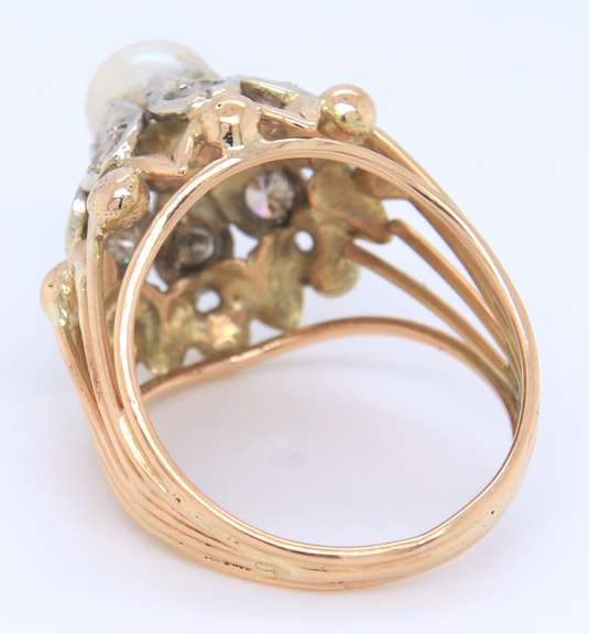 Ladies 18k yellow gold diamond and pearl pyramid ring