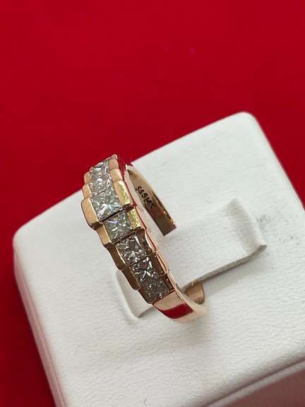 LADIES 14K YELLOW GOLD AND DIAMOND BAND