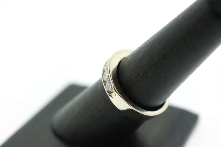 LADIES 14K WHITE GOLD DIAMOND BAND