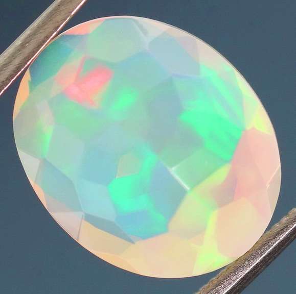 Tremendous glittering 2.51ct faceted Jelly Opal