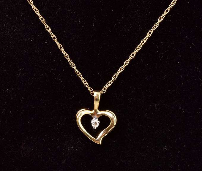 Petite Diamond Heart Pendant Necklace in 14K Yellow Gold