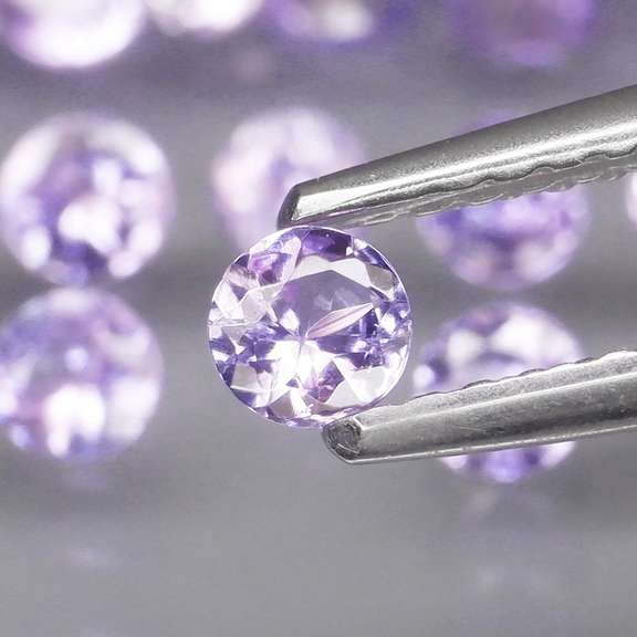 Heavy flashing 5.05ct diamond cut Tanzanite set
