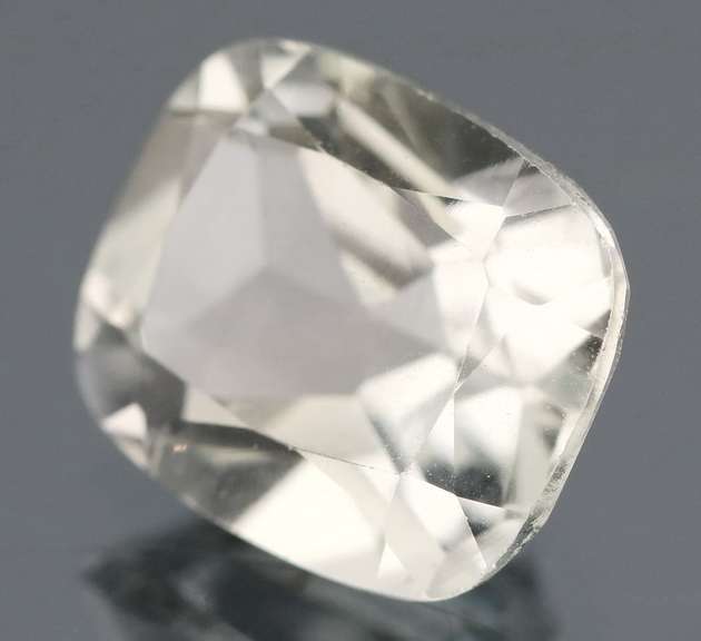 Sparkling 7.05ct diamond white Topaz