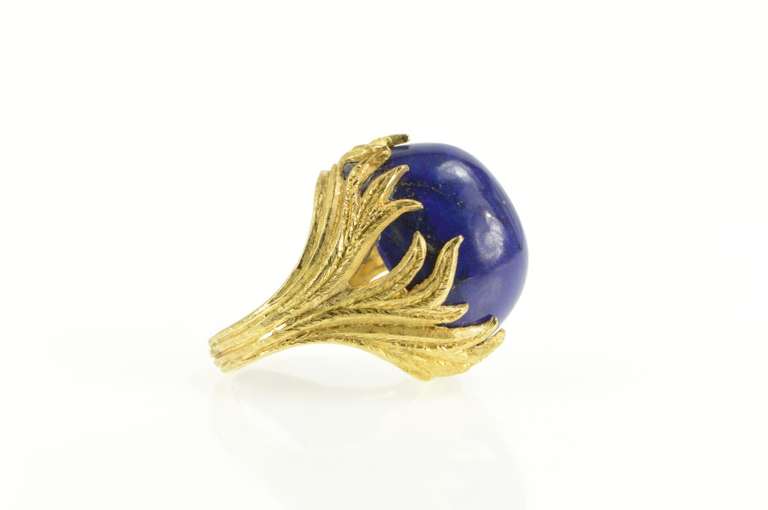 18K Yellow Gold Ornate Lapis Lazuli 1960's Leaf Floral Cocktail Ring