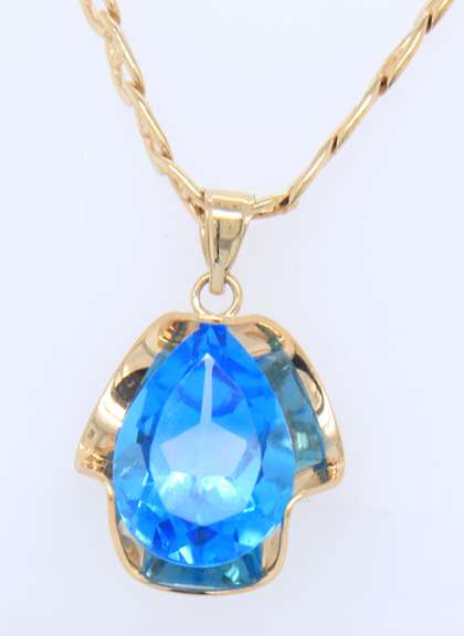 Gorgeous Yellow Gold Blue Topaz pendant on Chain