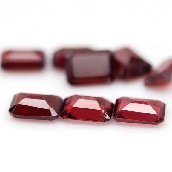 Nice 12.57ct emerald cut cherry red Garnet set
