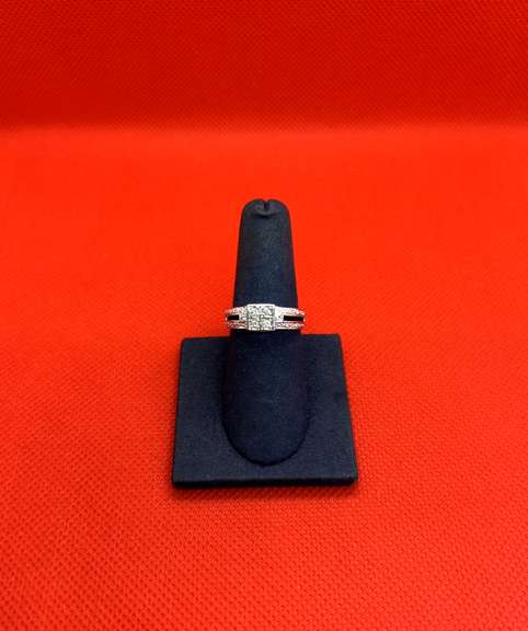 UNUSUAL LADIES 14K WHITE GOLD DIAMOND RING