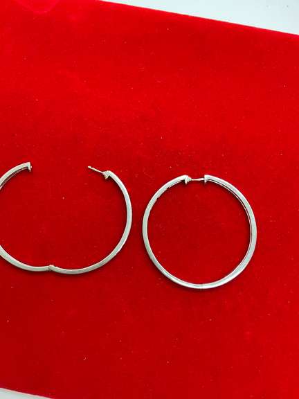 LADIES 18K WHITE GOLD AND DIAMOND LARGE LOOP EARRINGS