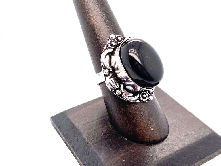 🕷Phantom-inal!🕷 Oval Black Onyx Tibetan Silver Floral Energy Design Ring