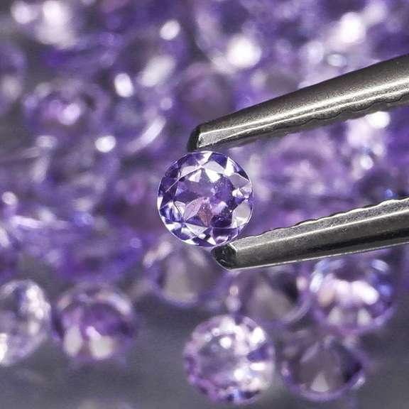 Heavy flashing 5.14ct diamond cut Tanzanite set