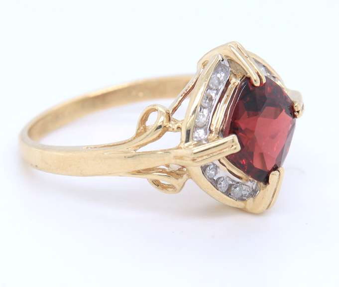 Attractive Yellow Gold Ruby and Diamond Cocktail Ring