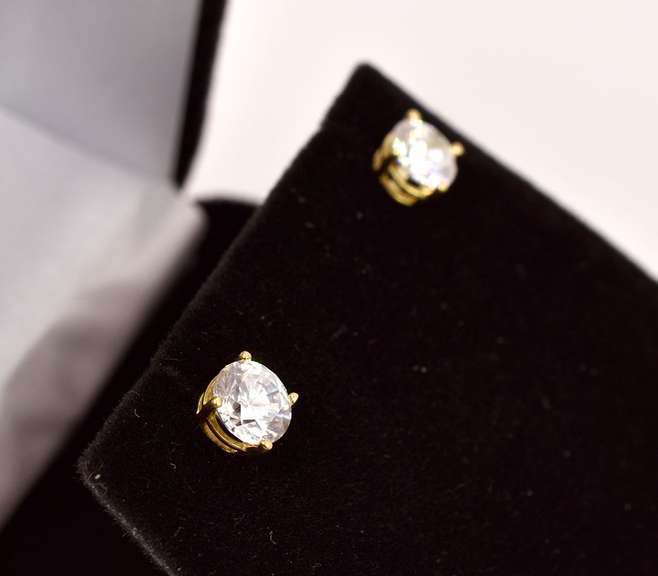 Stunning CZ Stud Earrings in 18K Yellow Gold