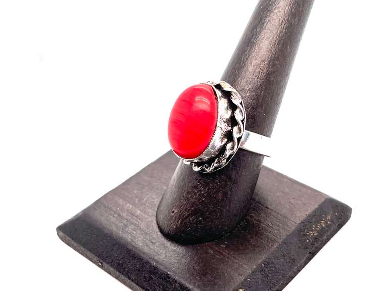 Ovular Red Coral in Tibetan Silver Rope Ring