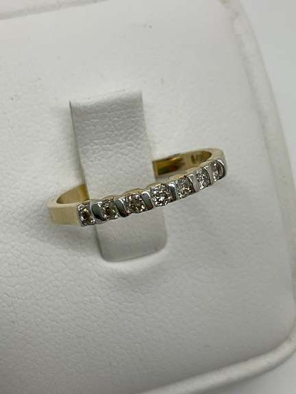 14K YELLOW GOLD AND DIAMOND BAND