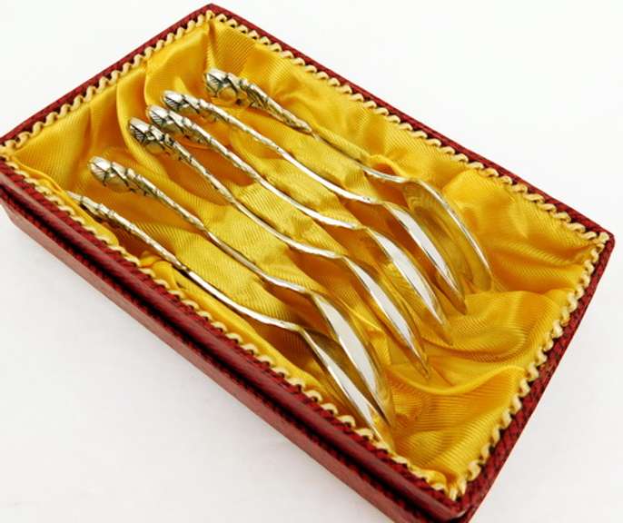 Early 900 Silver Rose Handled Demi-Tasse Spoons