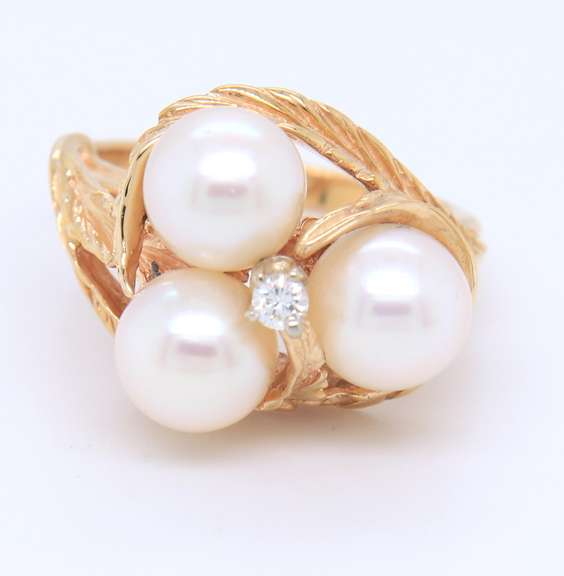 Fantastic 14kt YG Pearl & Diamond Accent Ring
