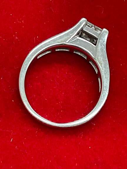 LADIES 14K WHITE GOLD AND DIAMOND RING