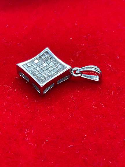 14K WHITE GOLD DIAMOND PENDANT