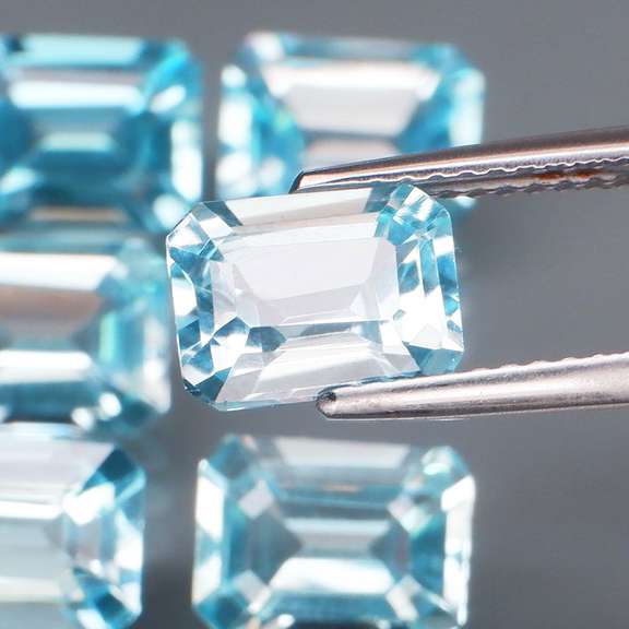 Simply brilliant 11.32ct Swiss blue Topaz set