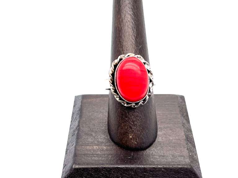 Ovular Red Coral in Tibetan Silver Rope Ring